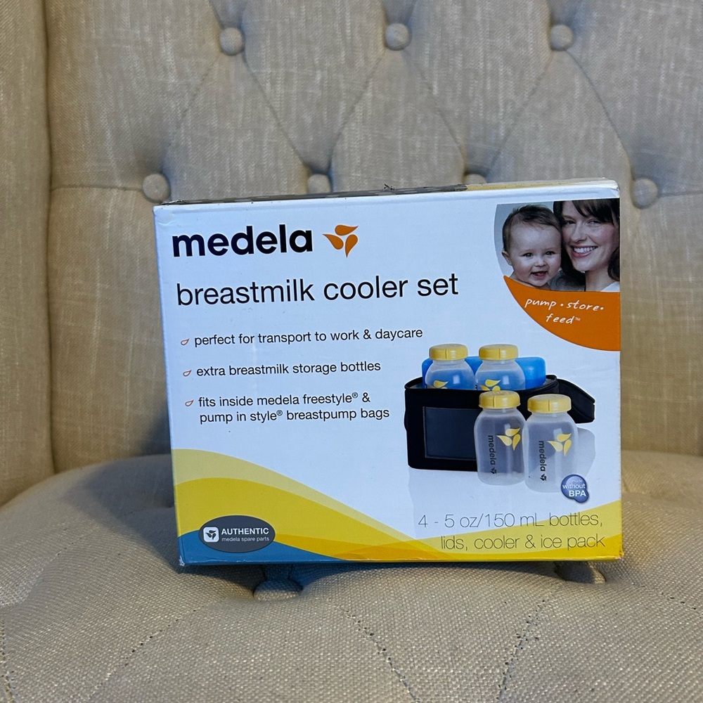 Medela Breastmilk Cooler Set with Yellow and Blue Accents